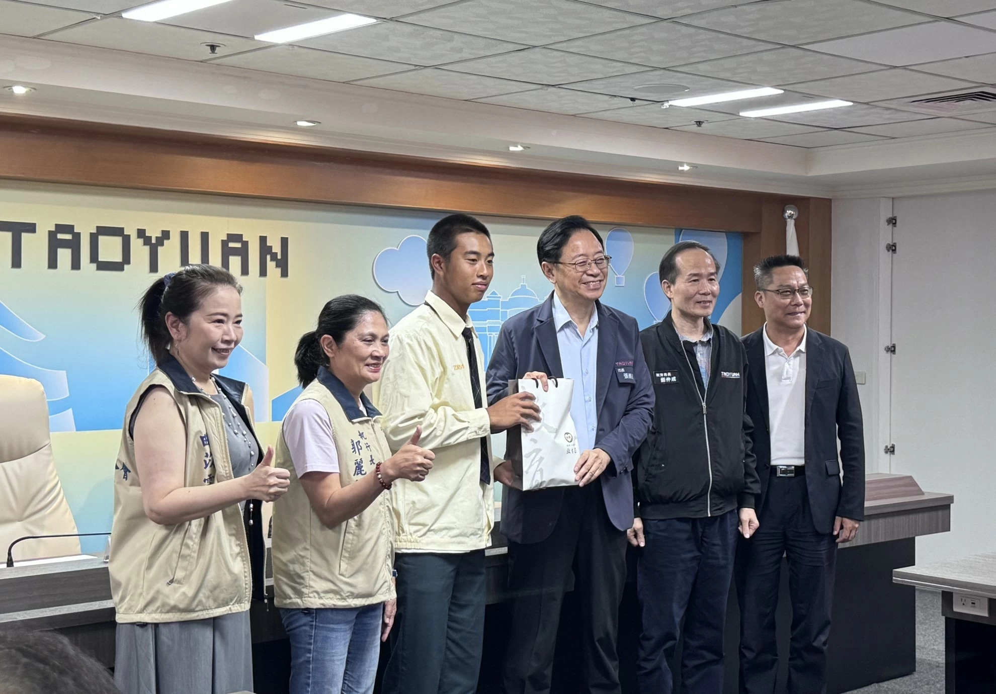 【市政新聞】德修宮慈善文教基金會頒發清寒獎助學金_張市長期勉學生專注學習、展望未來 【市政新聞】德修宮慈善文教基金會頒發清寒獎助學金_張市長期勉學生專注學習、展望未來