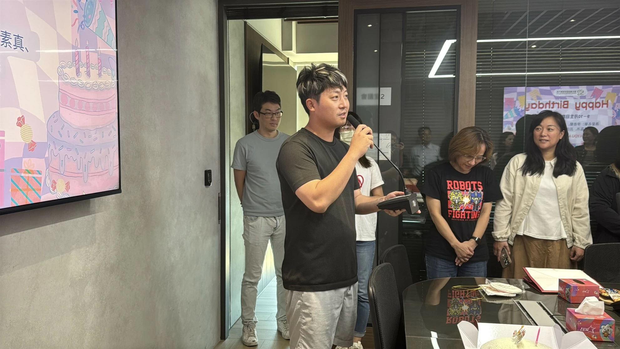 📢春虹建設 9-10月員工慶生會 甜點香氣中感受滿滿溫情 🎂🎉 📢春虹建設 9-10月員工慶生會 甜點香氣中感受滿滿溫情 🎂🎉