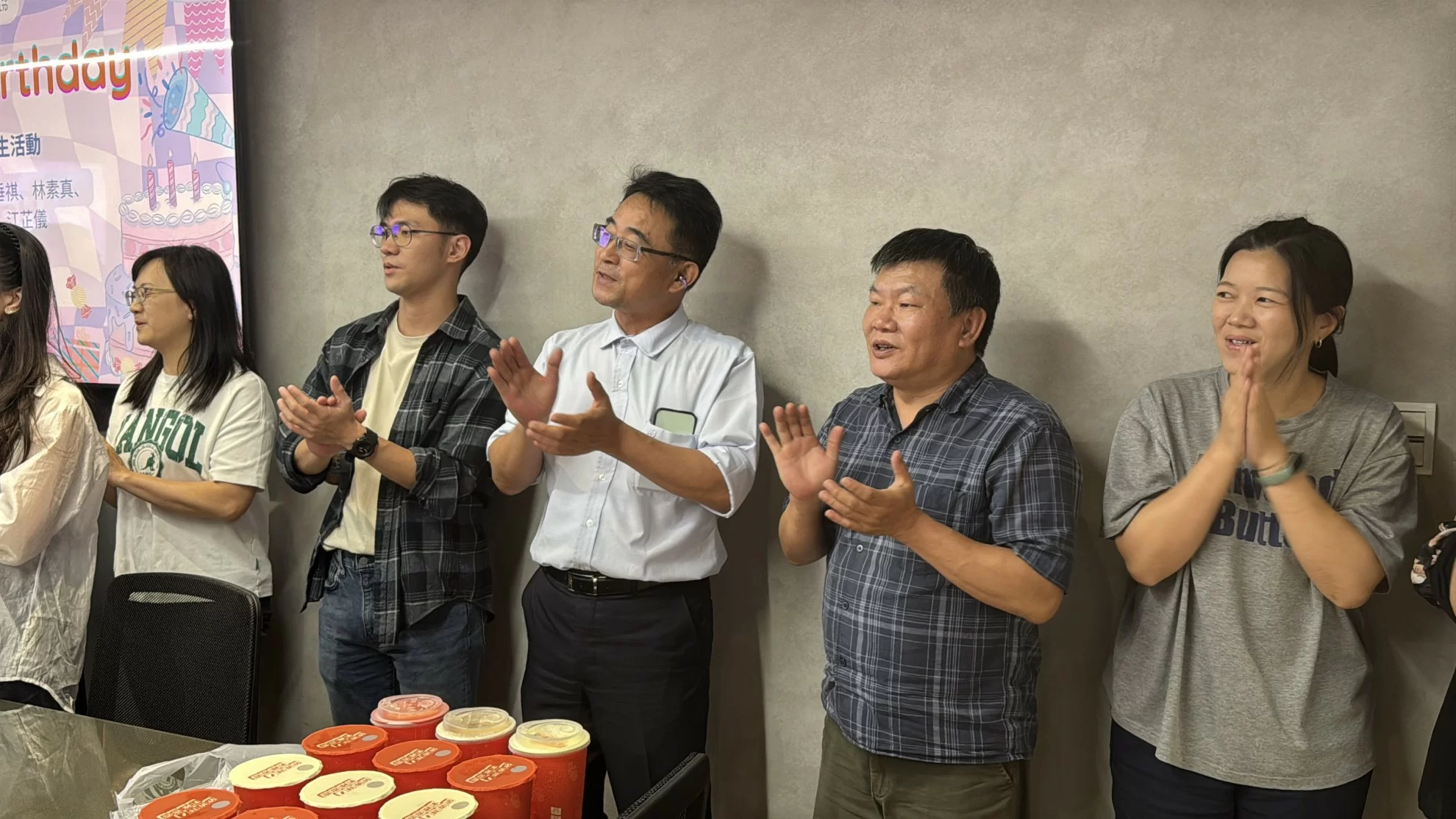 📢春虹建設 9-10月員工慶生會 甜點香氣中感受滿滿溫情 🎂🎉 📢春虹建設 9-10月員工慶生會 甜點香氣中感受滿滿溫情 🎂🎉