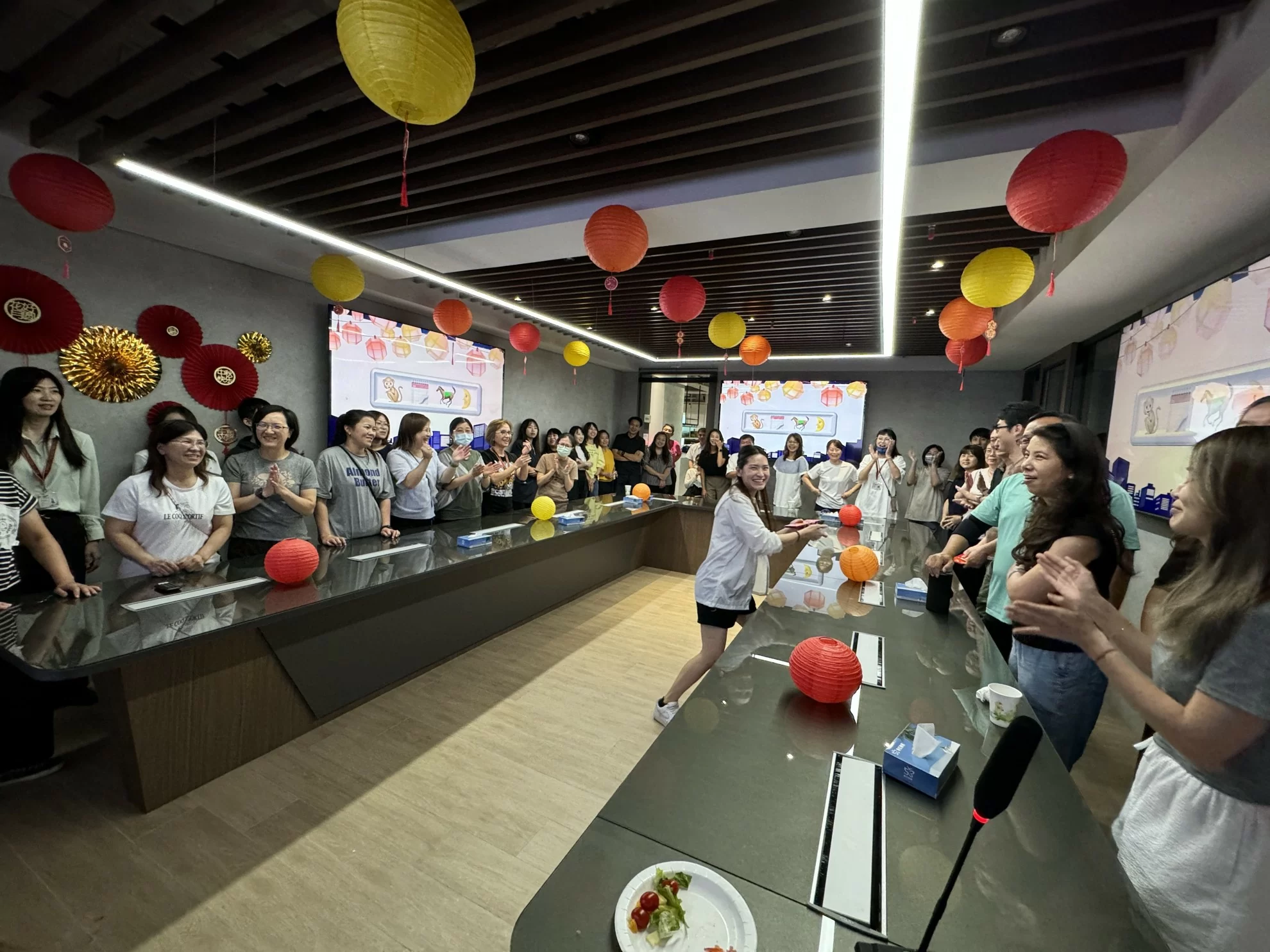 春虹建設中秋佳節聚餐,讓員工共享歡樂時光,溫情滿溢! 春虹建設中秋佳節聚餐,讓員工共享歡樂時光,溫情滿溢!